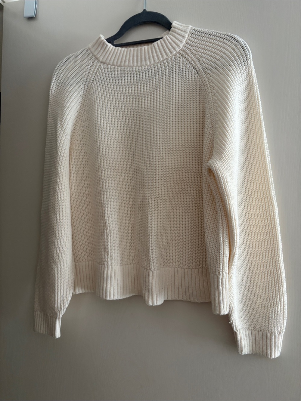Old Navy Cream Women's Crew Neck Sweater